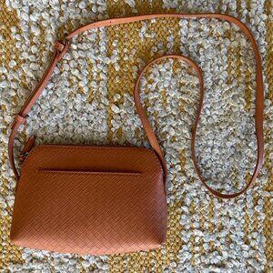 like new condition universal thread crossbody bag